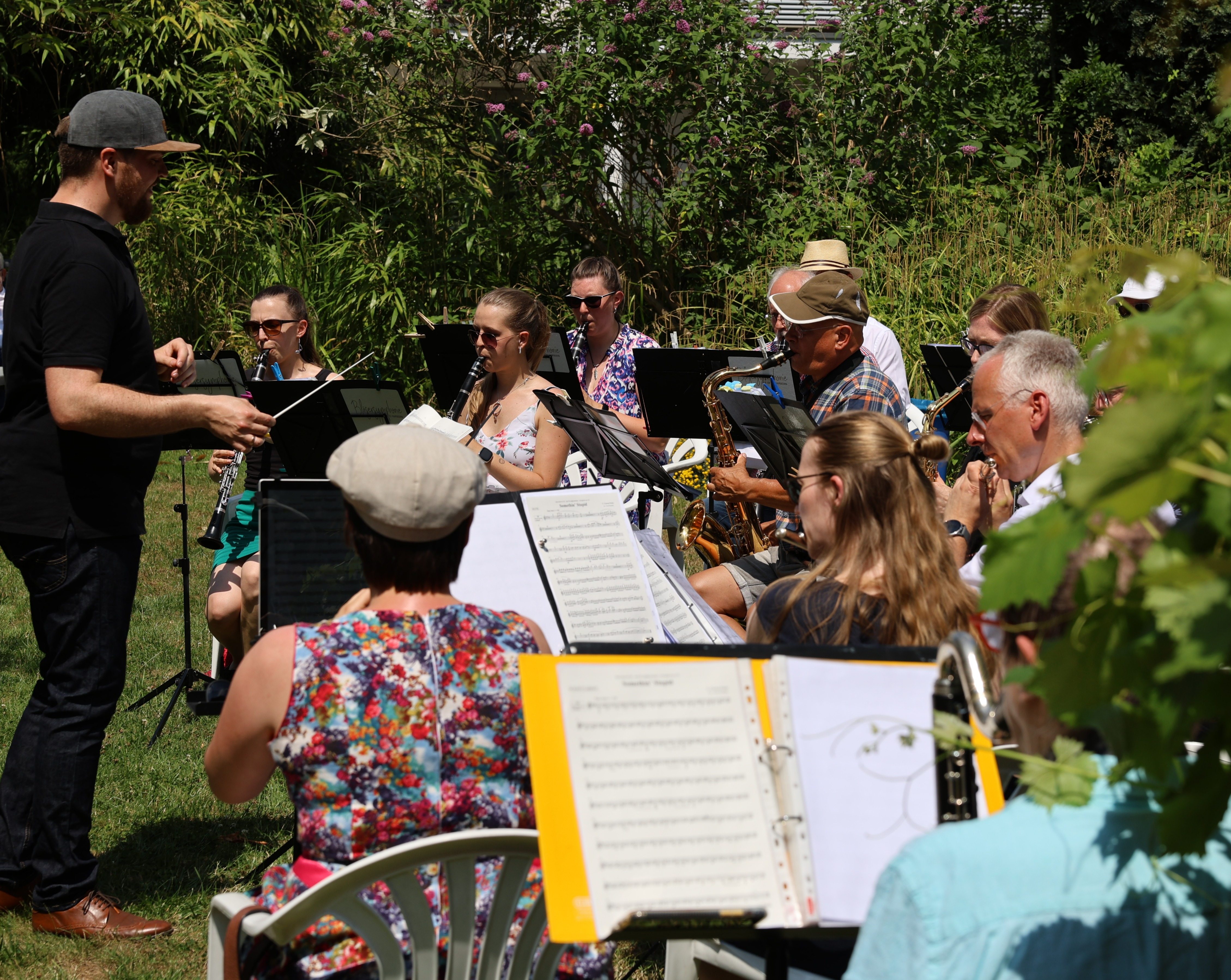 Bläsersymphonie der Abtei Hamborn beim Johannisfest im Abteigarten