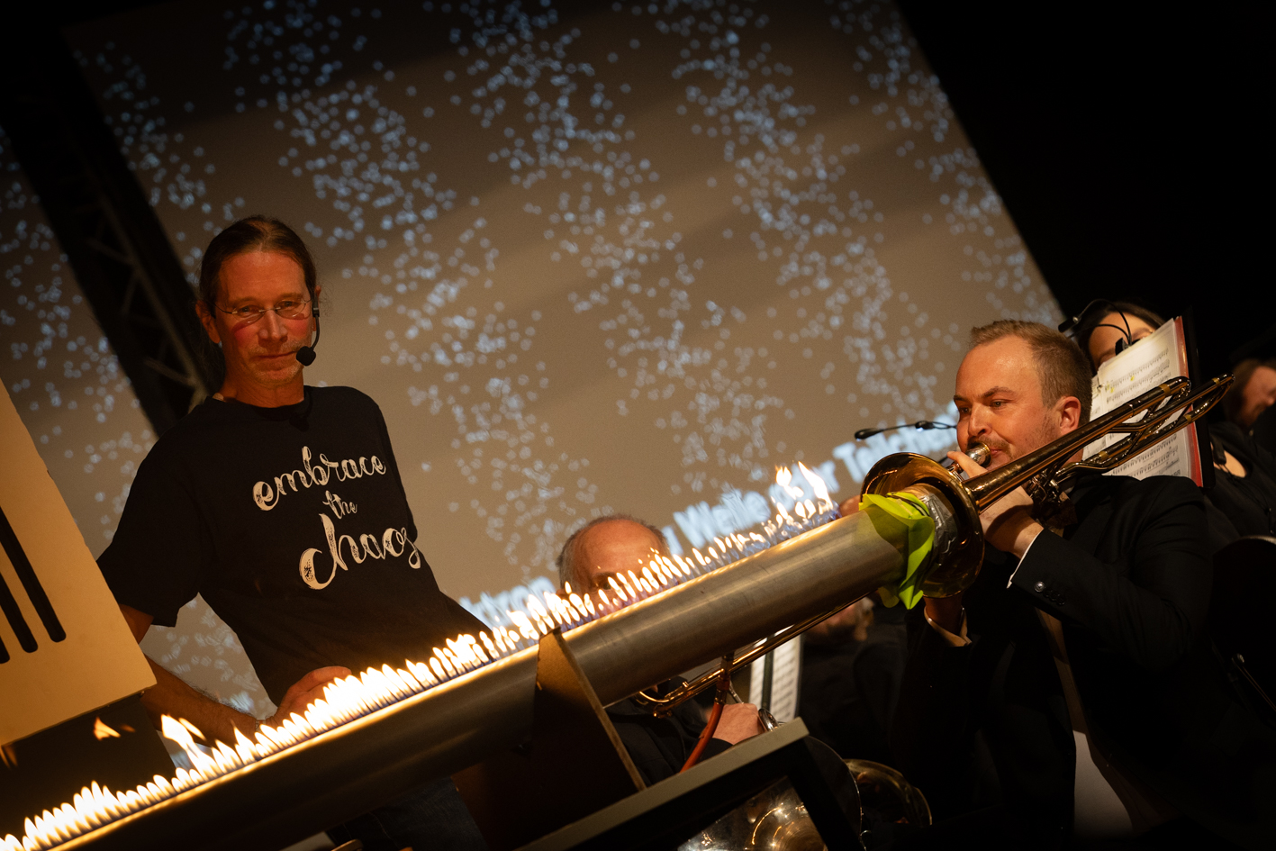 Experiment mit Feuer und Schall